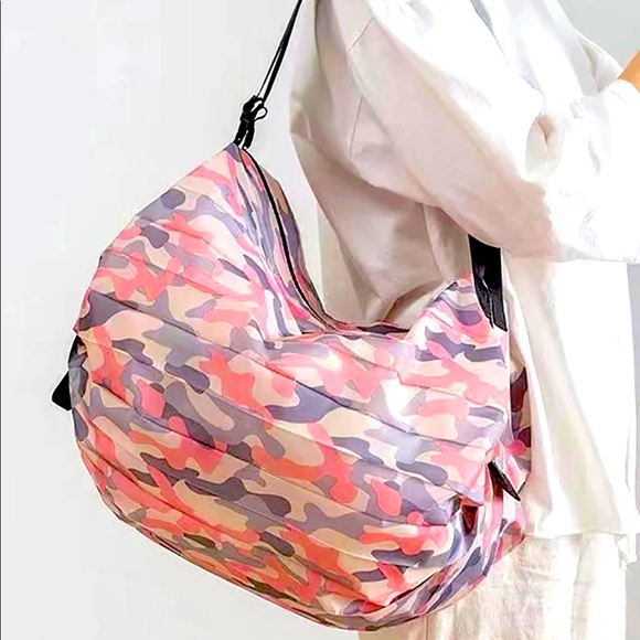 NEW Camo Print Adjustable Straps Weekender Overnight Travel Carry-On Bag - Picture 5 of 12